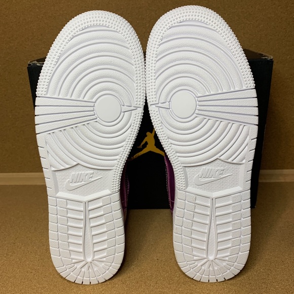 Nike Air Jordan 1 Mid SE (GS) - Picture 6 of 8